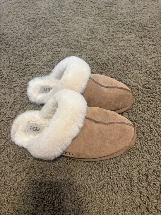 UGG Scufette Slippers - Picture 7 of 7